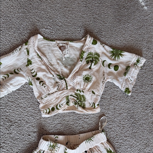 Women's set Cream and Green Patterned Wide-Leg Pants - Picture 4 of 15